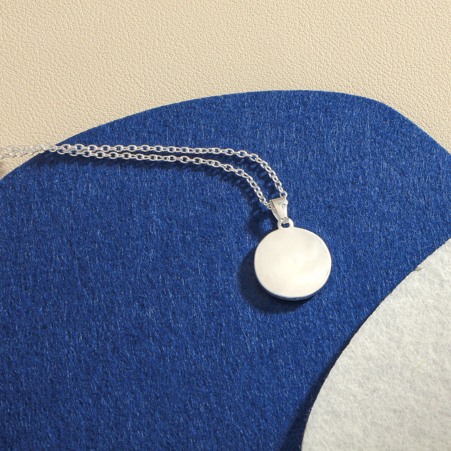 Women's Beating Pattern Shape Middle Inlaid Love Pendant Necklace